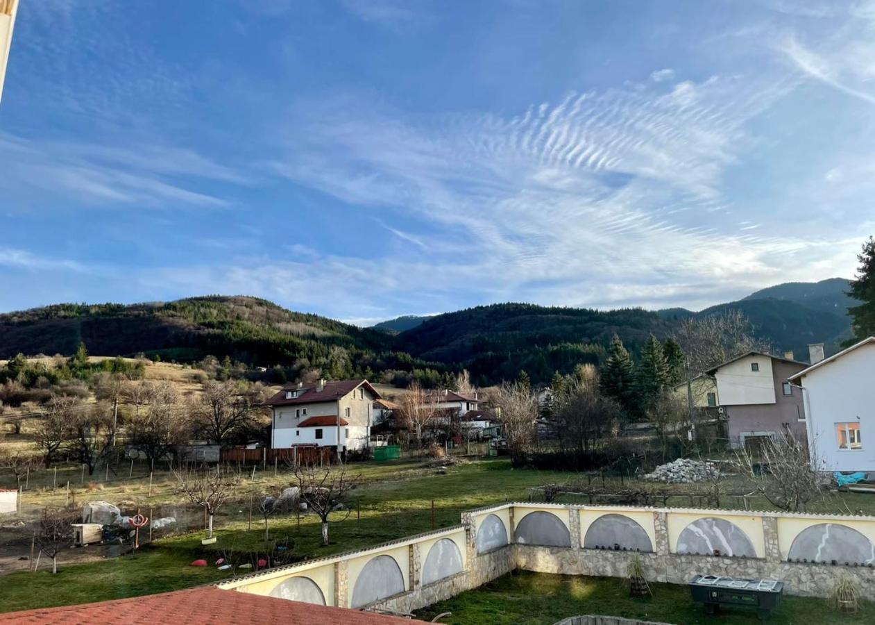 Къща За Гости Гергана Raduil Exterior foto